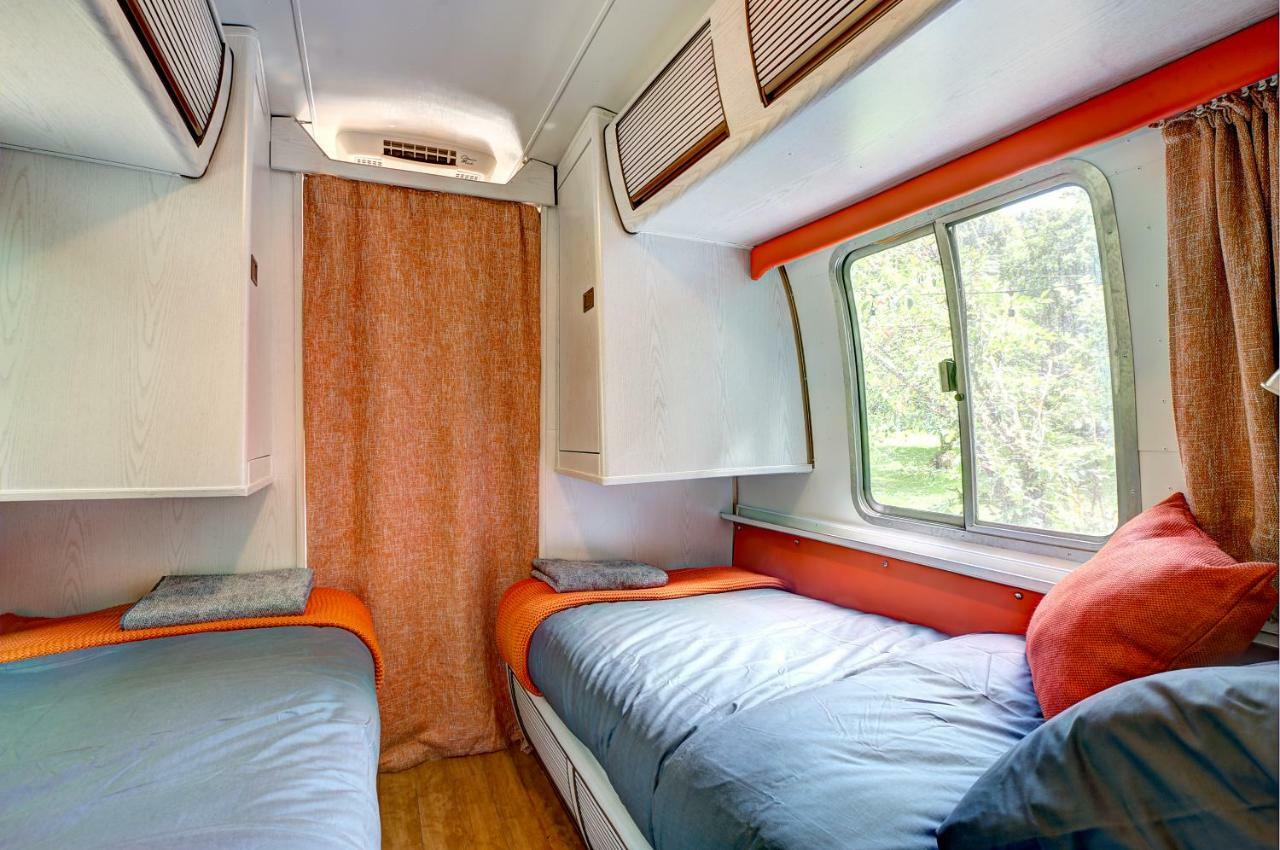Glamping 1970 American Airstream Motorhome Ponsanooth Ngoại thất bức ảnh