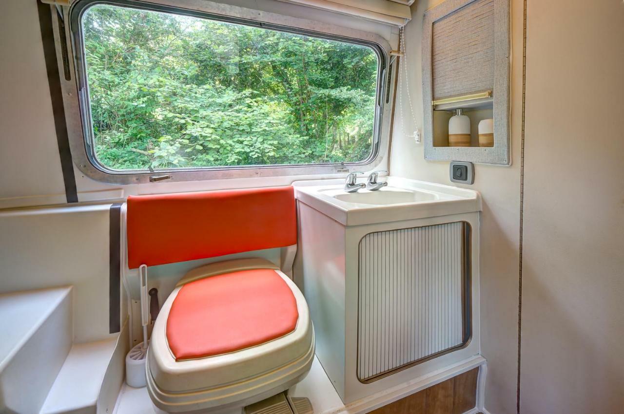 Glamping 1970 American Airstream Motorhome Ponsanooth Ngoại thất bức ảnh