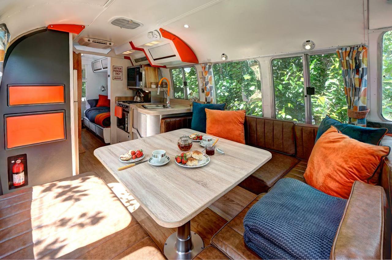 Glamping 1970 American Airstream Motorhome Ponsanooth Ngoại thất bức ảnh