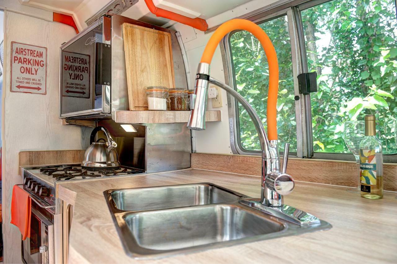 Glamping 1970 American Airstream Motorhome Ponsanooth Ngoại thất bức ảnh