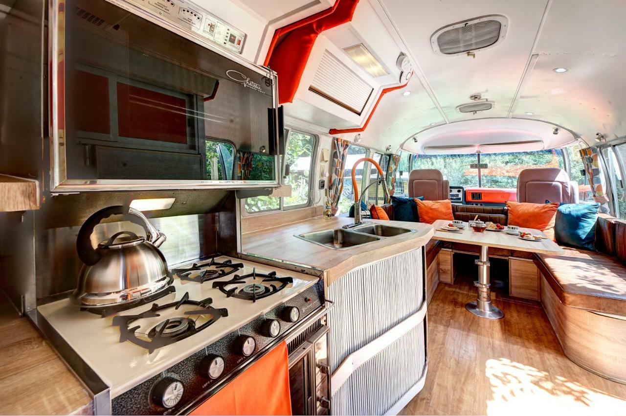 Glamping 1970 American Airstream Motorhome Ponsanooth Ngoại thất bức ảnh